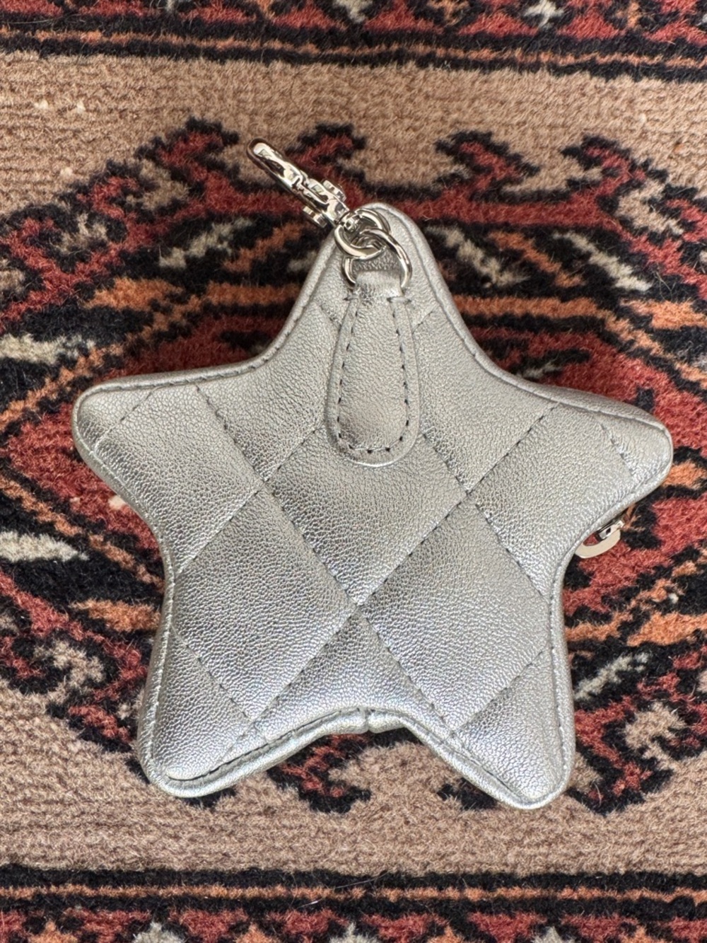 Chanel Star Shaped Clip On Coin Purse Quilted Silver Metallic Lambskin - Picture 4 of 8